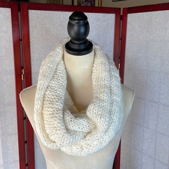 White Chunky Knit Infinity Scarf (One Size) - Picture 7 of 11